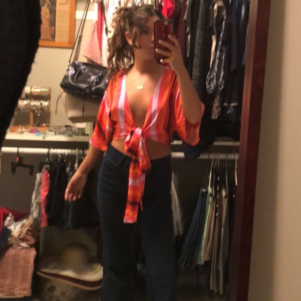 🥳FOREVER 21 WRAP TOP🥳